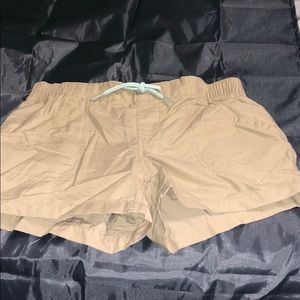 Elastic waste-band shorts